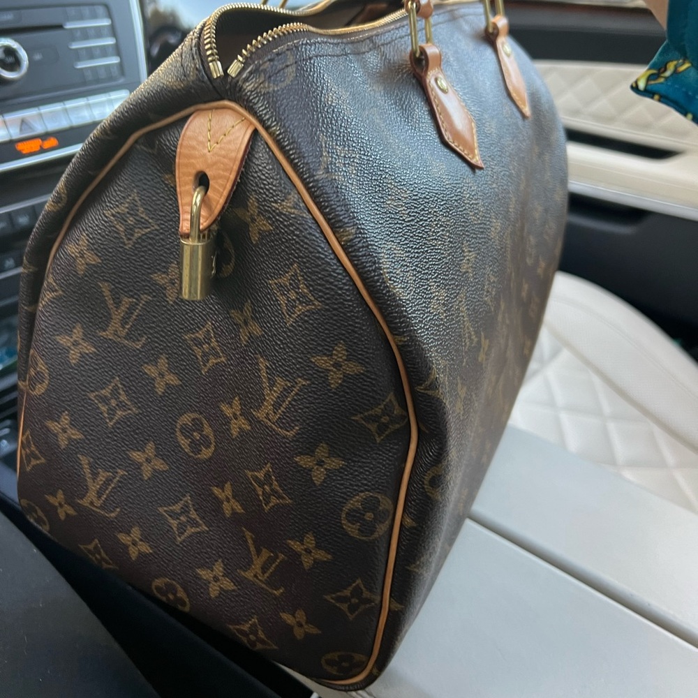 Louis Vuitton Speedy 35 in Monogram